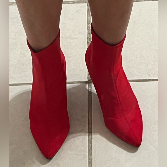 Women's Pointy Toe Stiletto Heels Sock Booties. Red. Size 9.5. - Picture 3 of 10